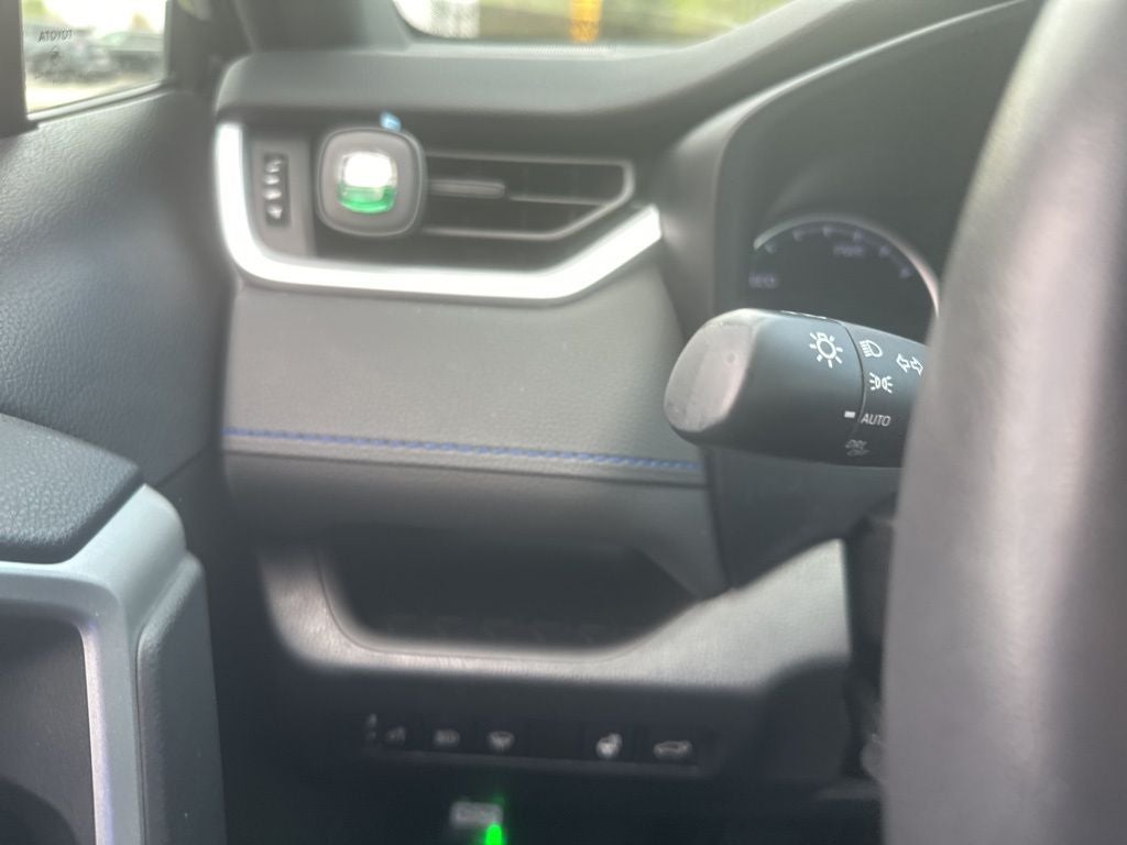 2022 Toyota RAV4 HYBRID SE