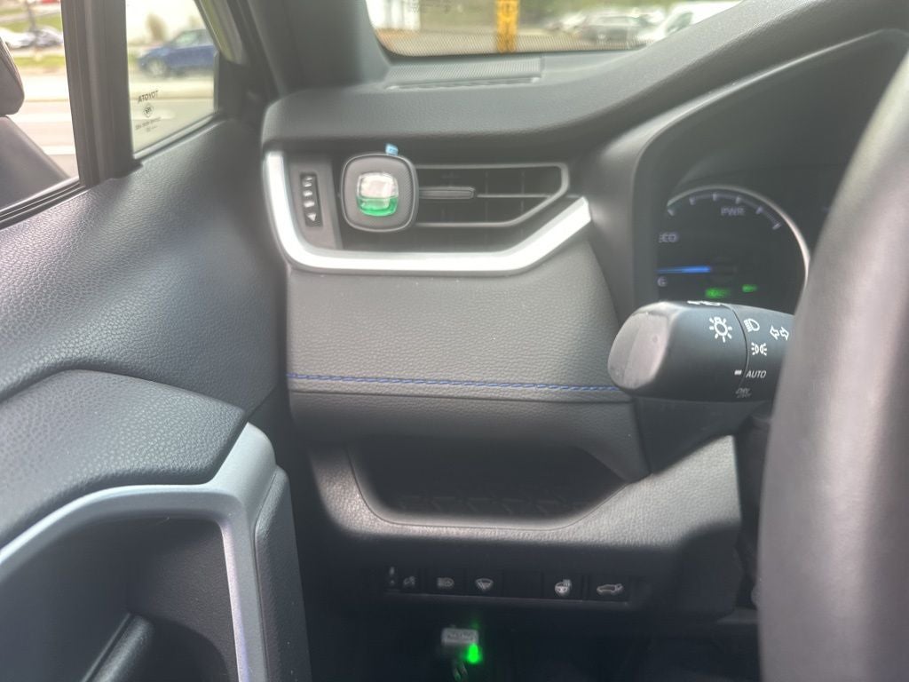 2022 Toyota RAV4 HYBRID SE
