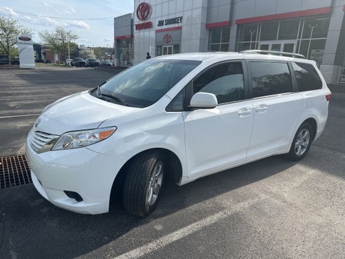 2017 Toyota SIENNA LE 3.5L LE 8 Passenger