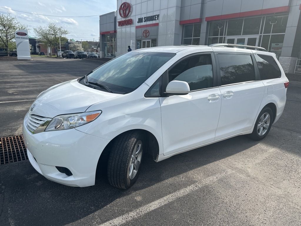 2017 Toyota SIENNA LE 3.5L LE 8 Passenger