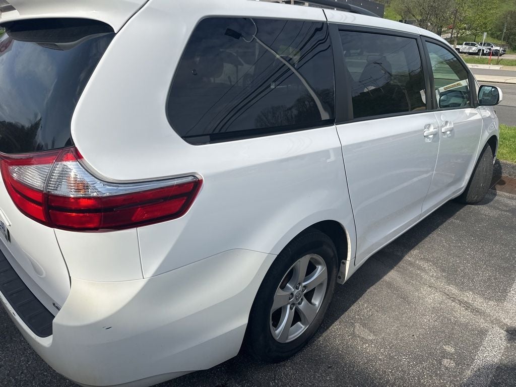2017 Toyota SIENNA LE 3.5L LE 8 Passenger