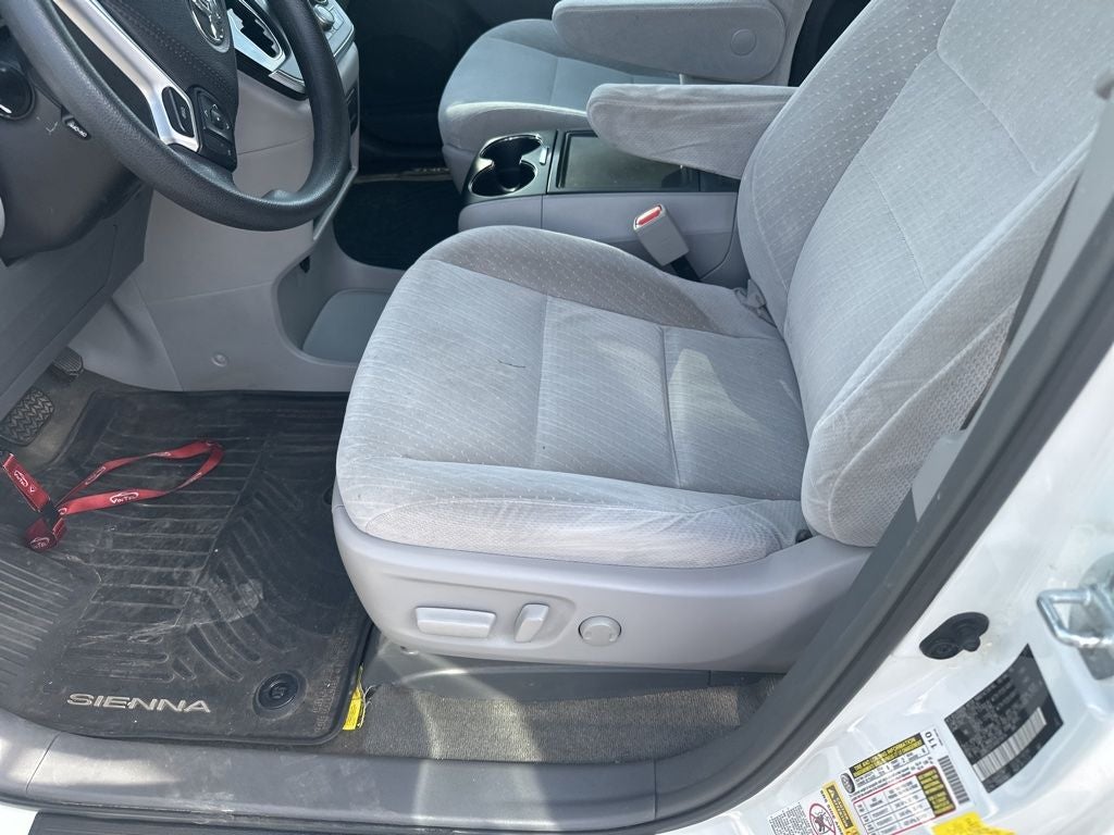 2017 Toyota SIENNA LE 3.5L LE 8 Passenger