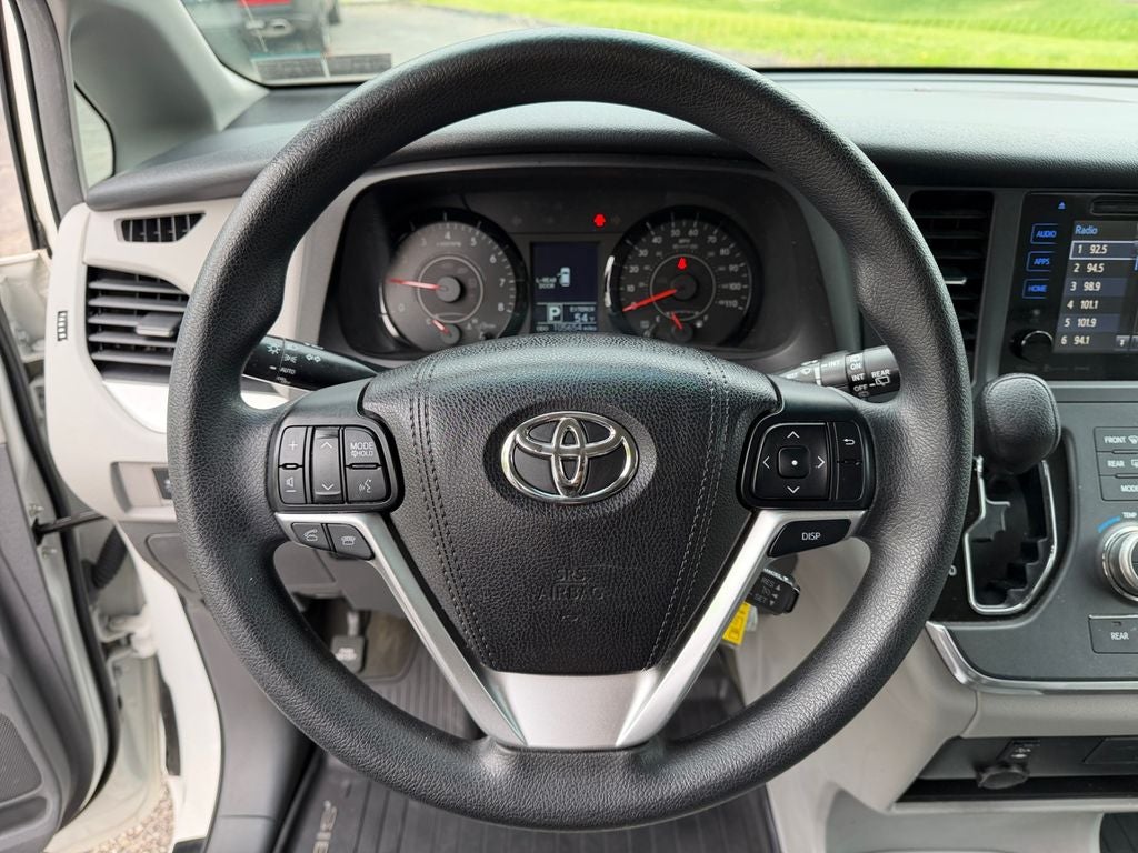 2017 Toyota SIENNA LE 3.5L LE 8 Passenger