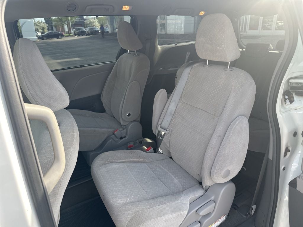 2017 Toyota SIENNA LE 3.5L LE 8 Passenger
