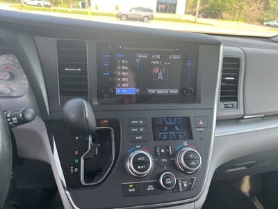 2017 Toyota SIENNA LE 3.5L LE 8 Passenger