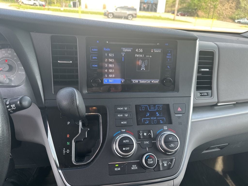 2017 Toyota SIENNA LE 3.5L LE 8 Passenger