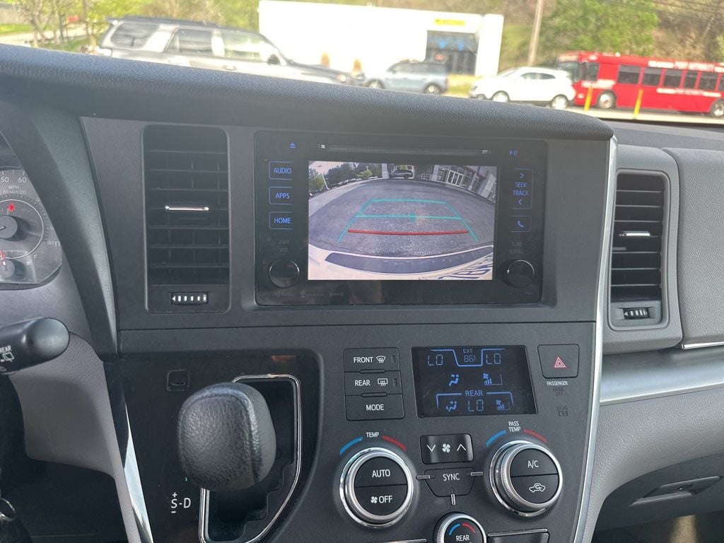 2017 Toyota SIENNA LE 3.5L LE 8 Passenger