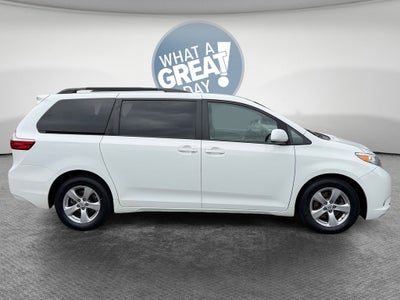 2017 Toyota SIENNA LE 3.5L LE 8 Passenger