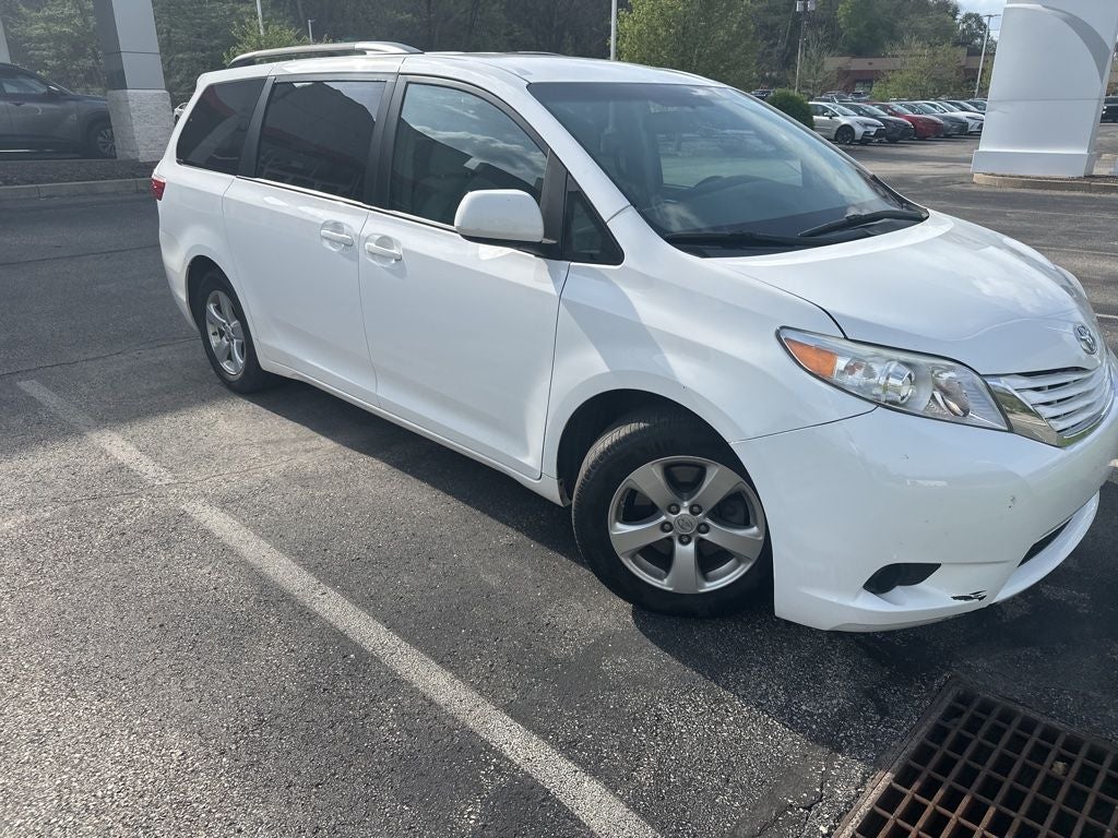 2017 Toyota SIENNA LE 3.5L LE 8 Passenger