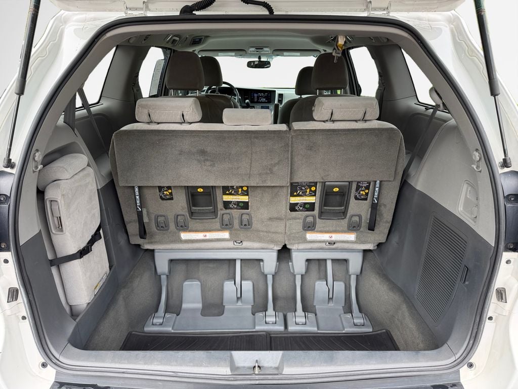 2017 Toyota SIENNA LE 3.5L LE 8 Passenger