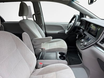 2017 Toyota SIENNA LE 3.5L LE 8 Passenger