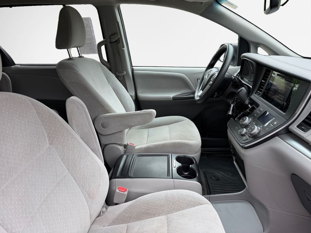 2017 Toyota SIENNA LE 3.5L LE 8 Passenger