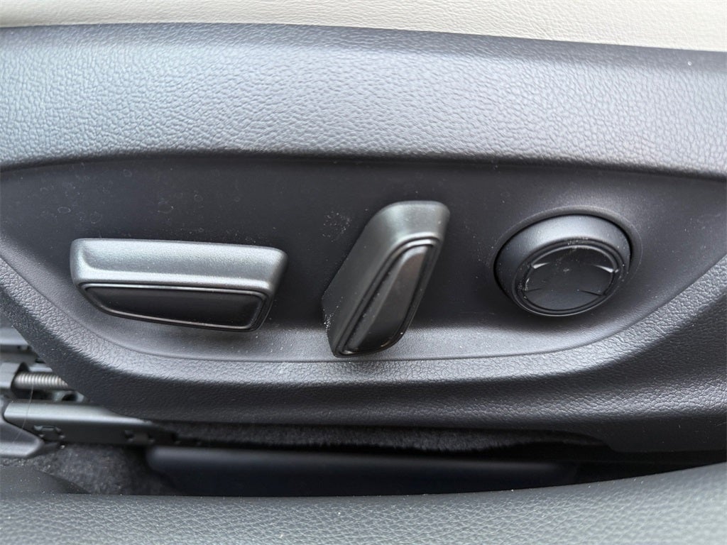 2024 Toyota PRIUS Limited ALL WHEEL DRIVE