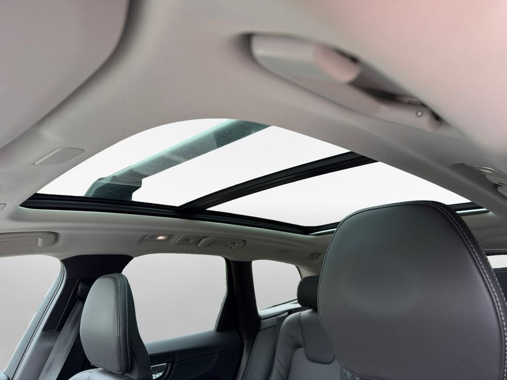 2023 Volvo XC60 Ultimate DARK THEME