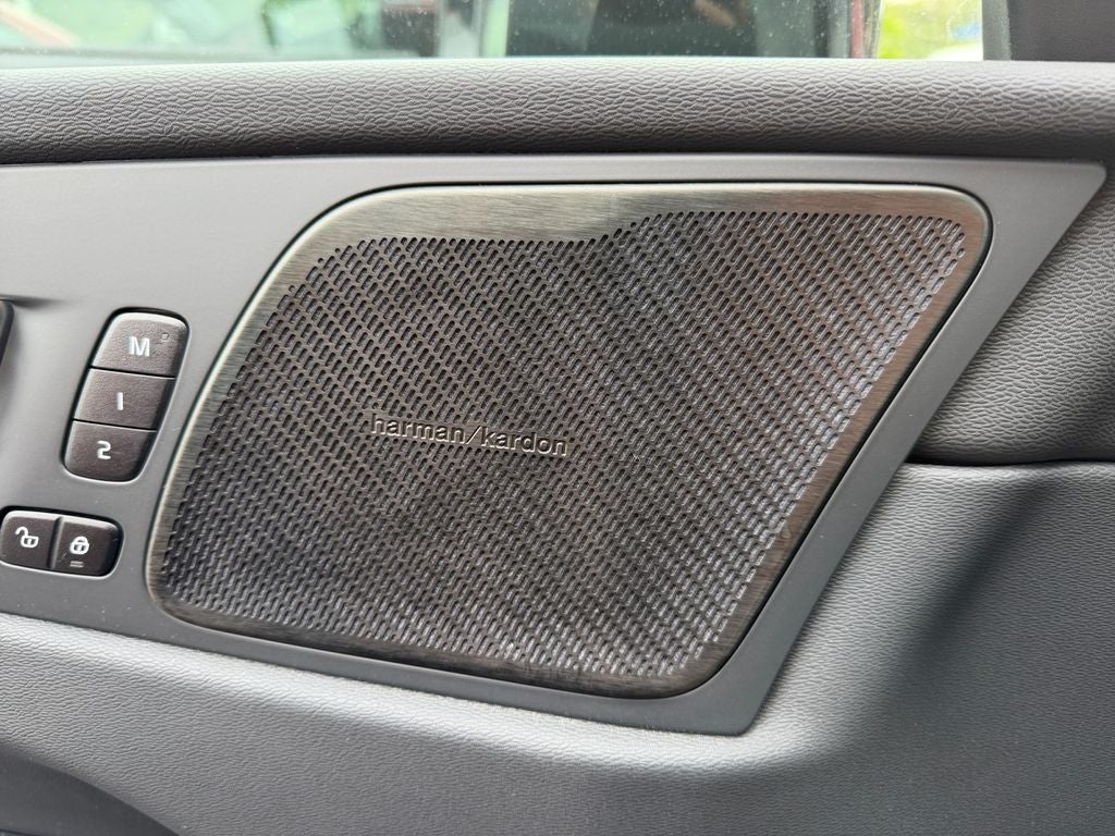 2023 Volvo XC60 Ultimate DARK THEME