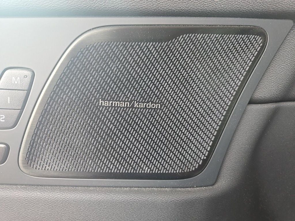 2023 Volvo XC60 Ultimate DARK THEME