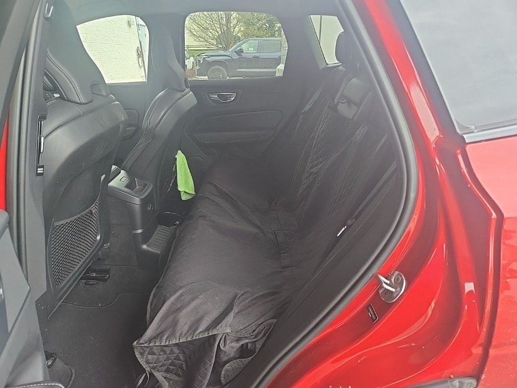 2023 Volvo XC60 Ultimate DARK THEME