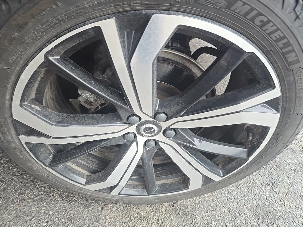 2023 Volvo XC60 Ultimate DARK THEME