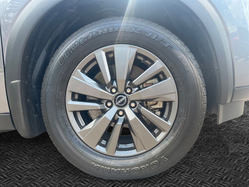 2022 Nissan Pathfinder SV