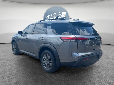2022 Nissan Pathfinder SV