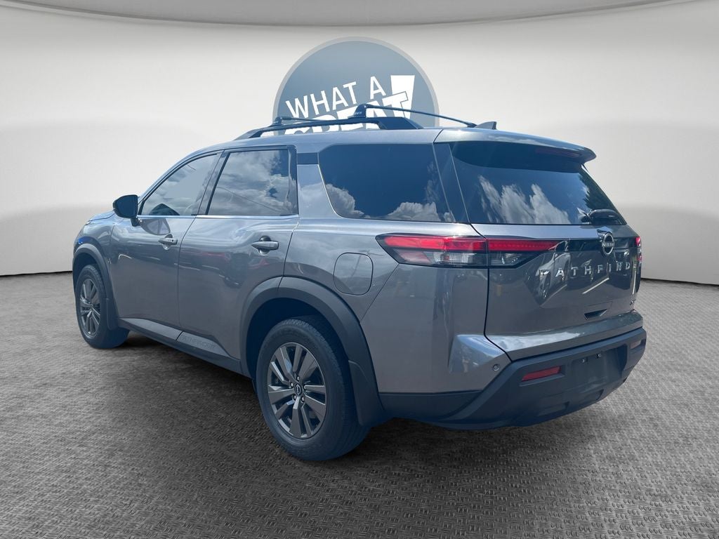 2022 Nissan Pathfinder SV
