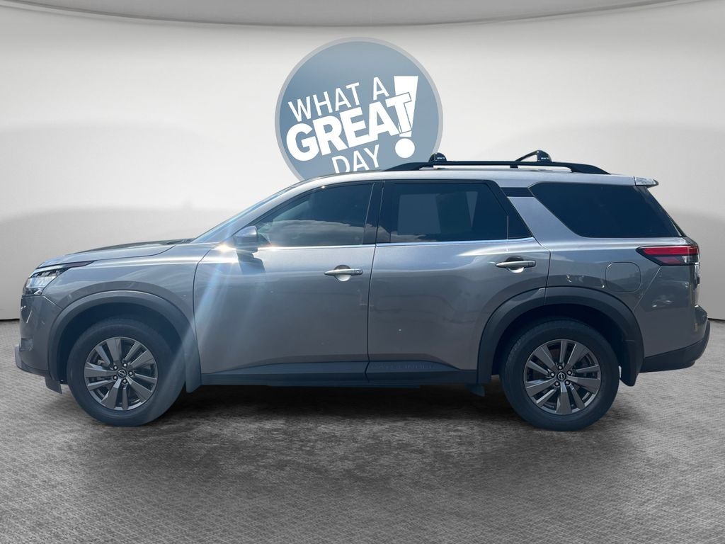 2022 Nissan Pathfinder SV