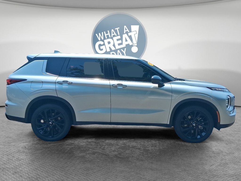 2022 Mitsubishi Outlander SE