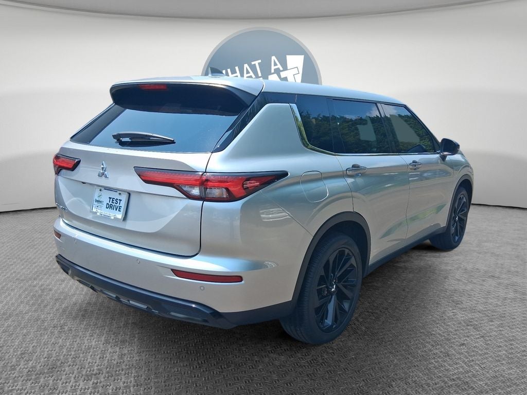 2022 Mitsubishi Outlander SE