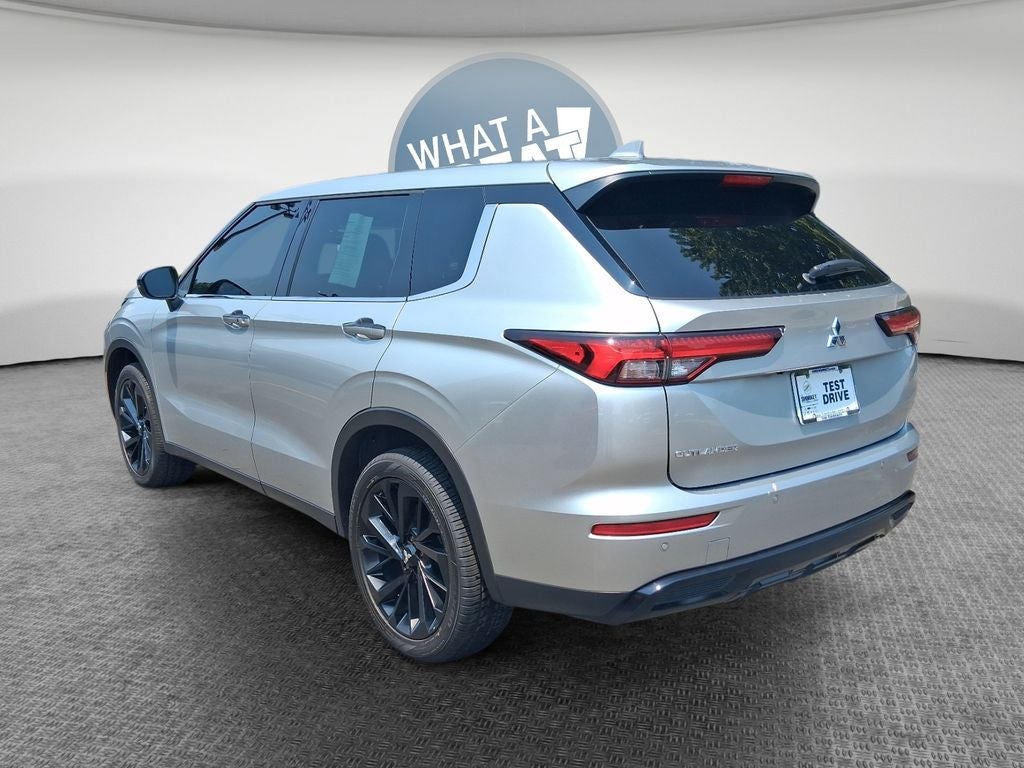 2022 Mitsubishi Outlander SE