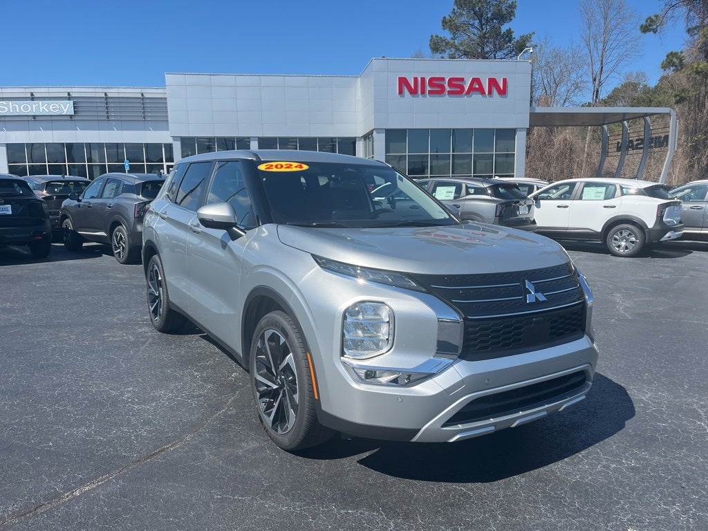 2024 Mitsubishi Outlander Base