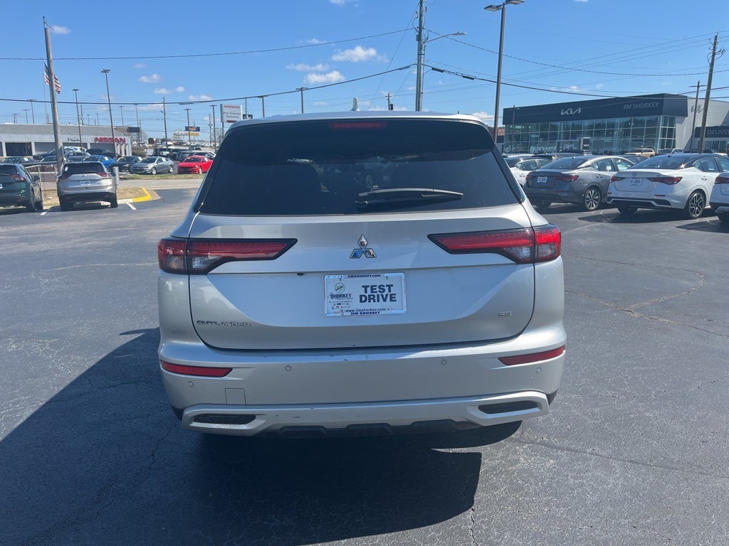 2024 Mitsubishi Outlander Base