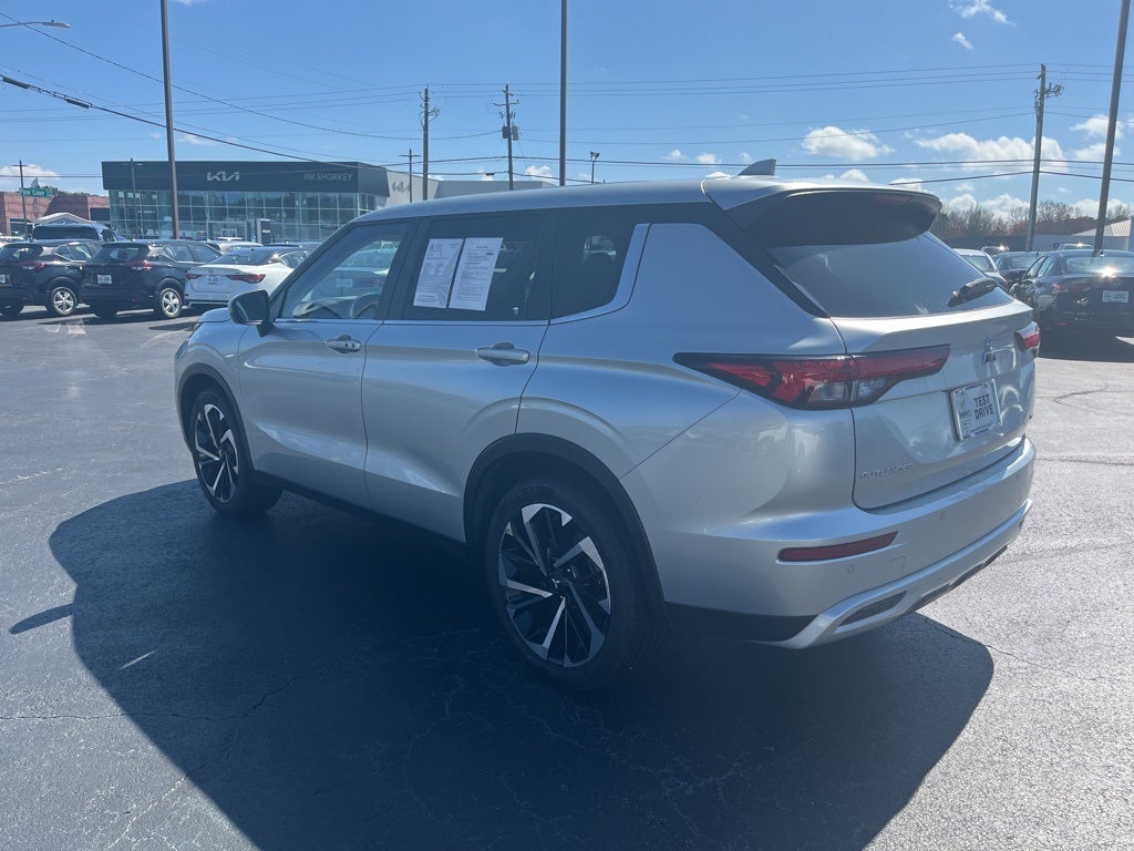 2024 Mitsubishi Outlander Base