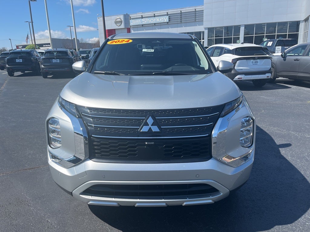 2024 Mitsubishi Outlander Base