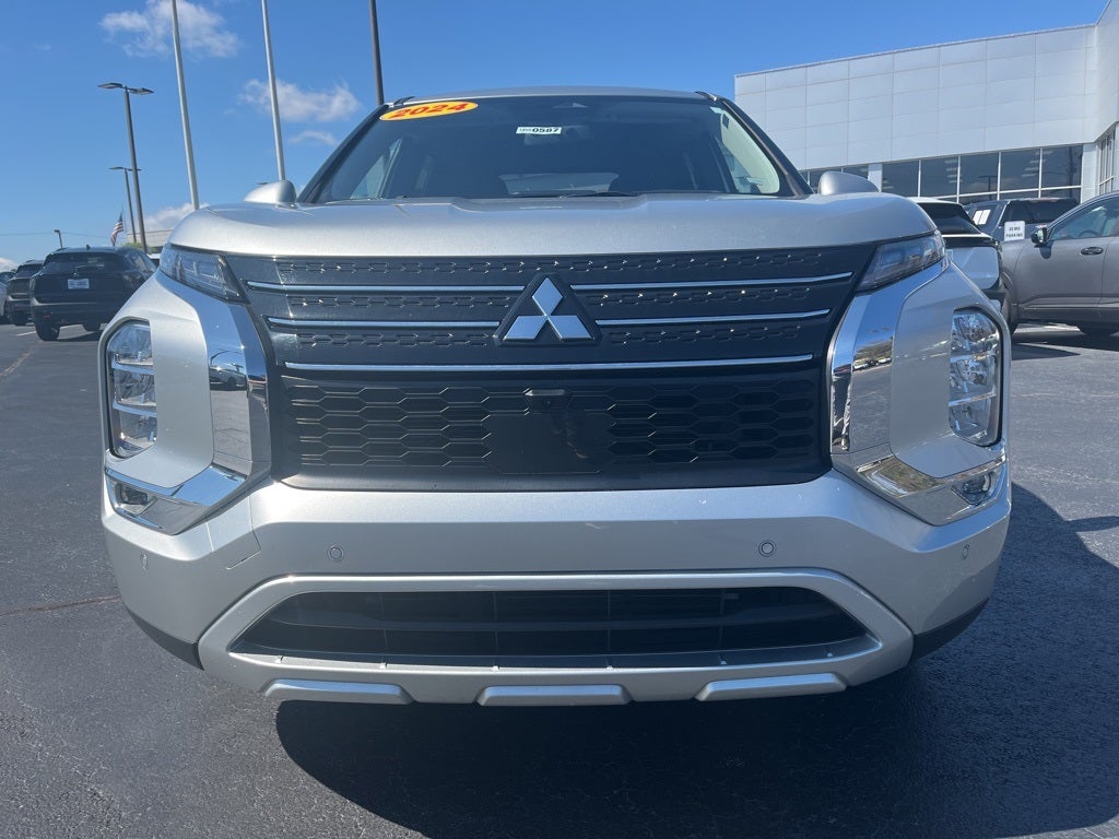 2024 Mitsubishi Outlander Base