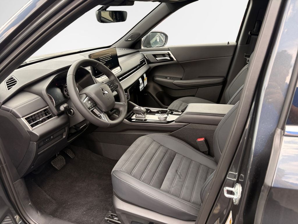 2026 Mitsubishi Outlander LE