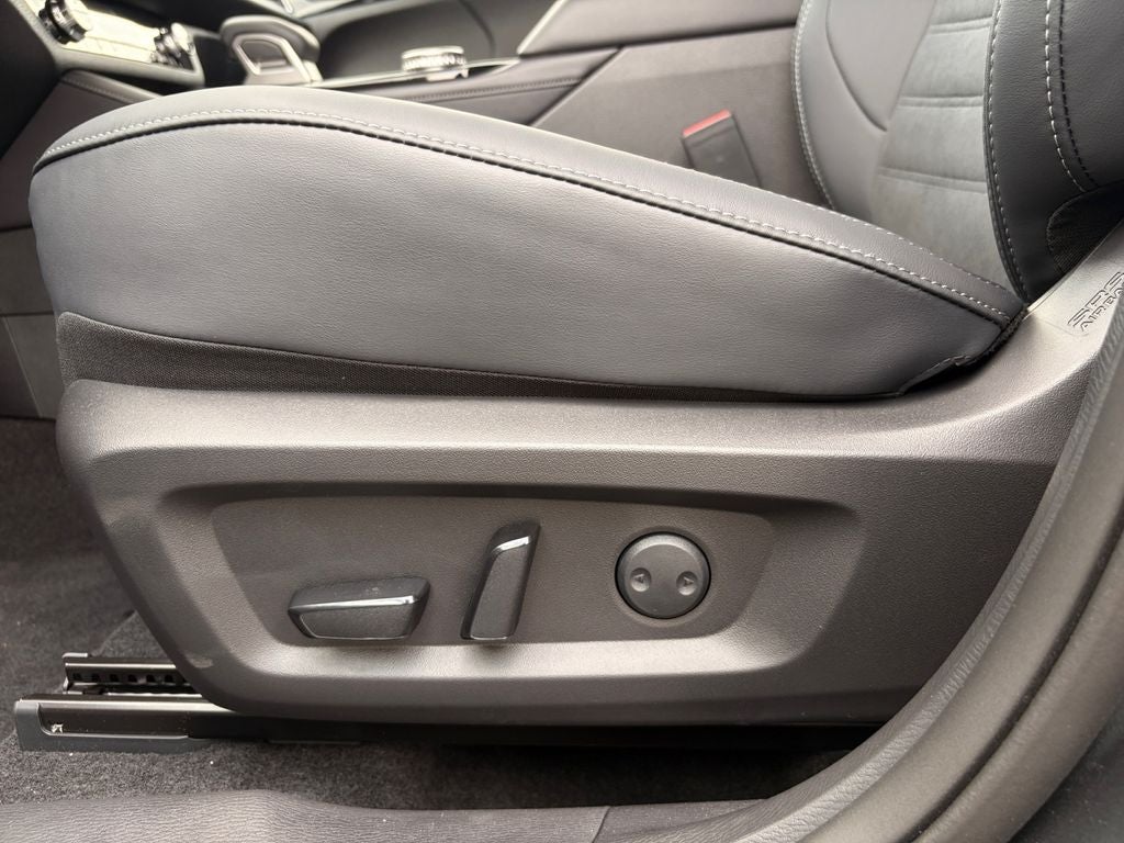 2026 Mitsubishi Outlander LE
