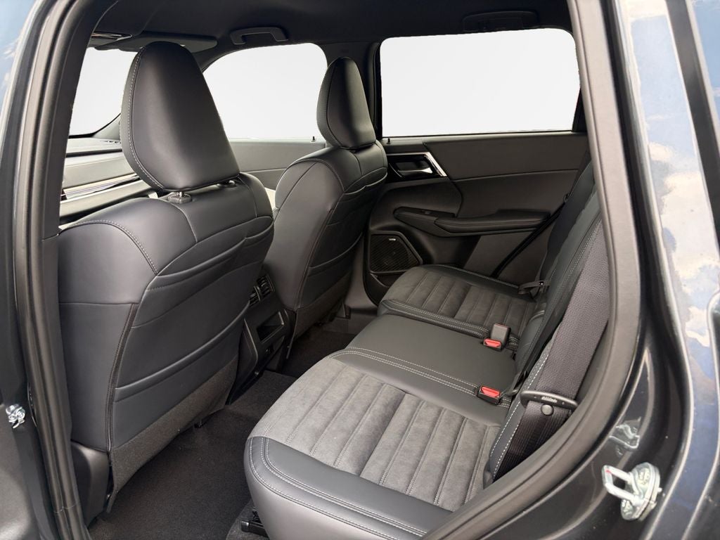 2026 Mitsubishi Outlander LE