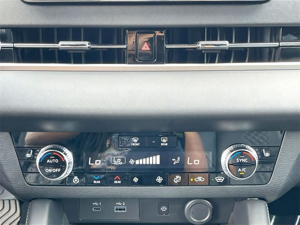 2025 Mitsubishi Outlander PHEV Base