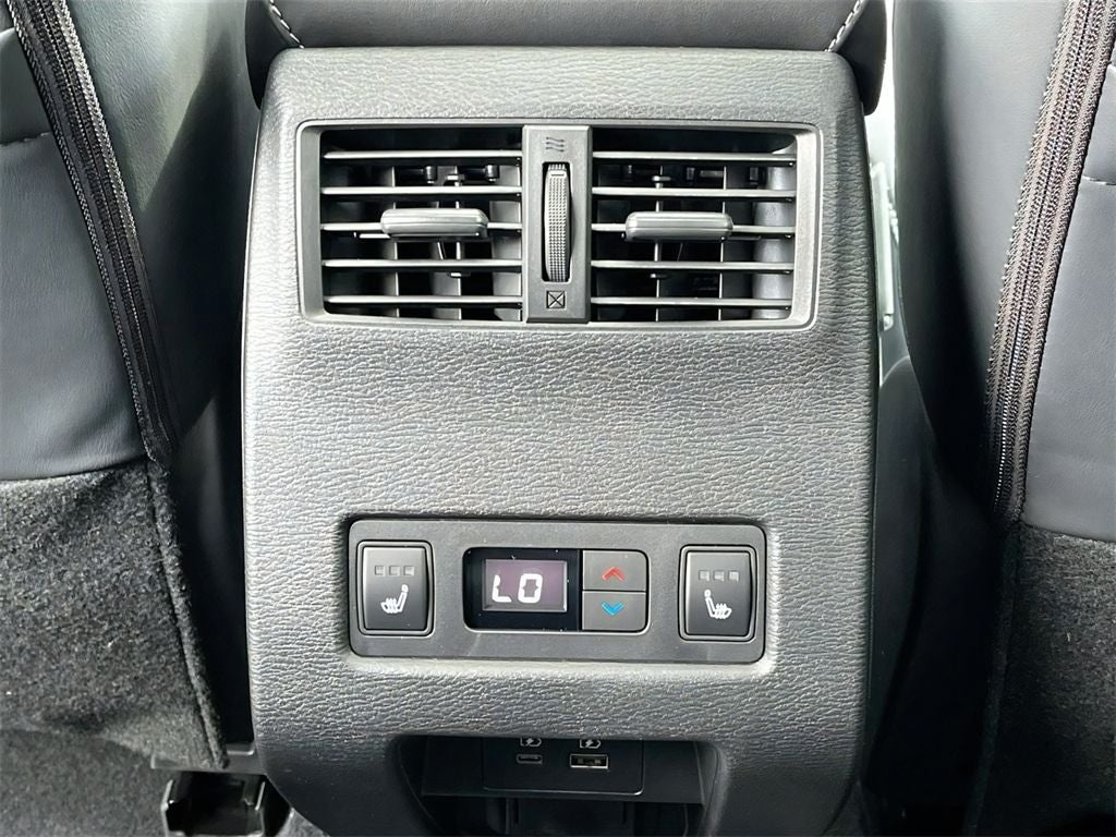 2025 Mitsubishi Outlander PHEV Base