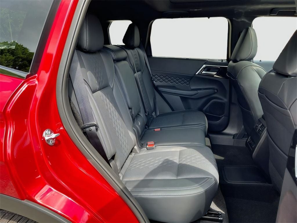 2025 Mitsubishi Outlander PHEV Base