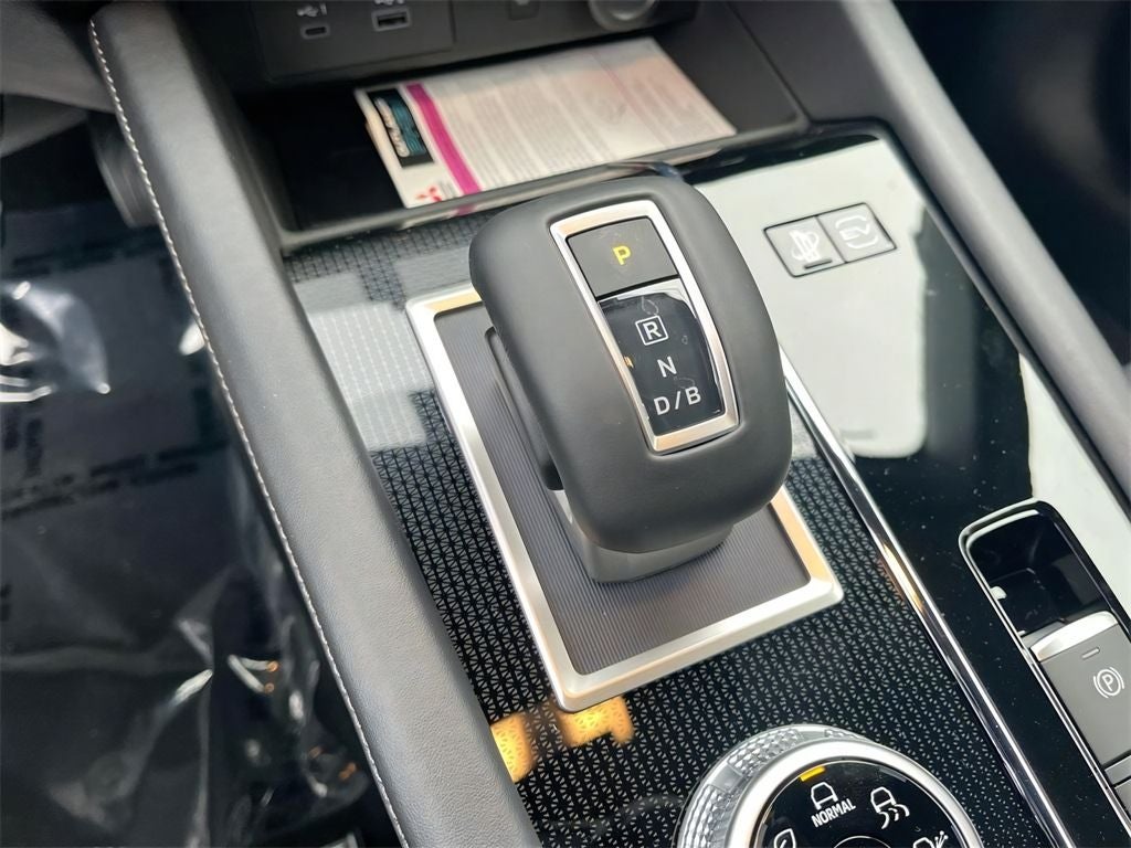 2025 Mitsubishi Outlander PHEV Base