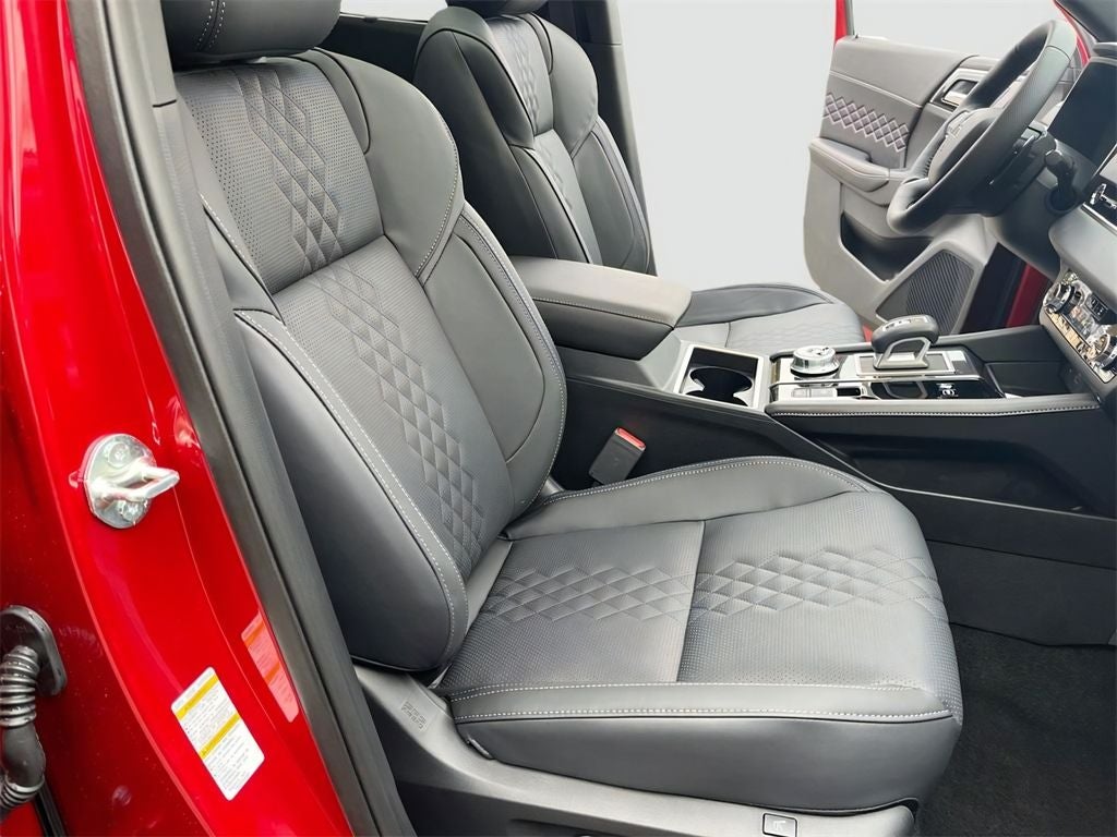 2025 Mitsubishi Outlander PHEV Base