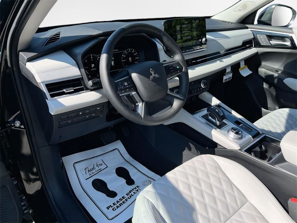 2025 Mitsubishi Outlander PHEV Base