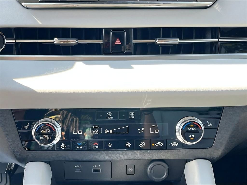 2025 Mitsubishi Outlander PHEV Base