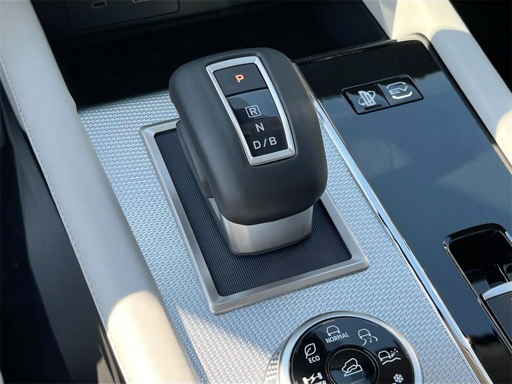 2025 Mitsubishi Outlander PHEV Base