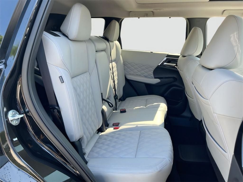 2025 Mitsubishi Outlander PHEV Base