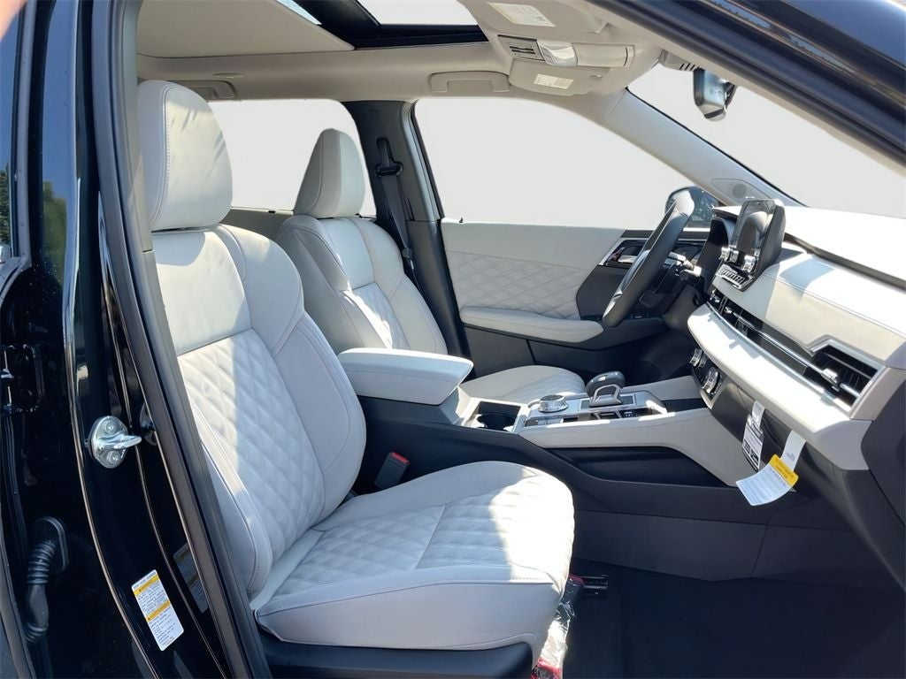 2025 Mitsubishi Outlander PHEV Base