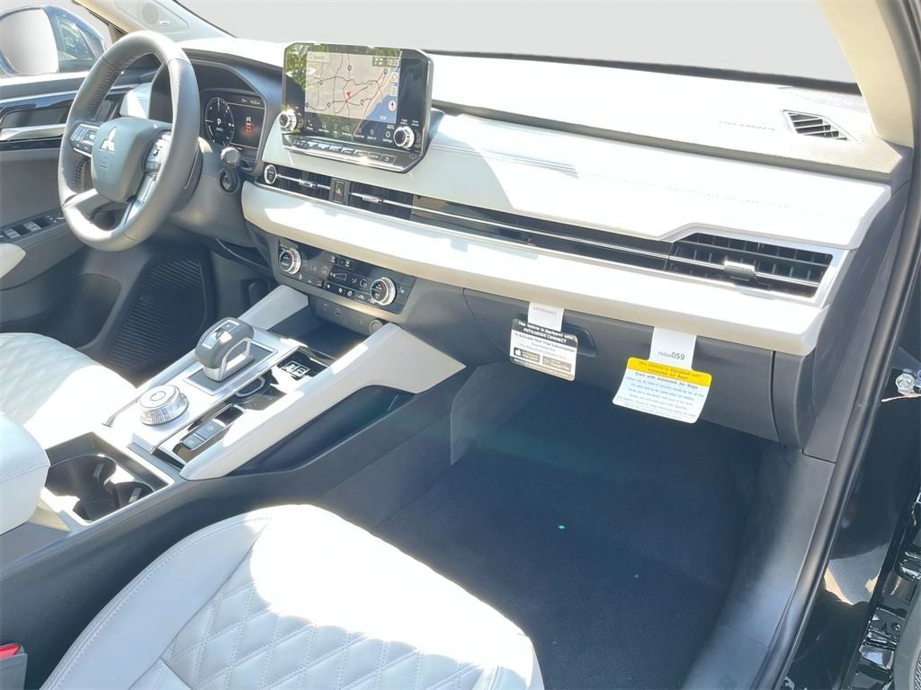 2025 Mitsubishi Outlander PHEV Base