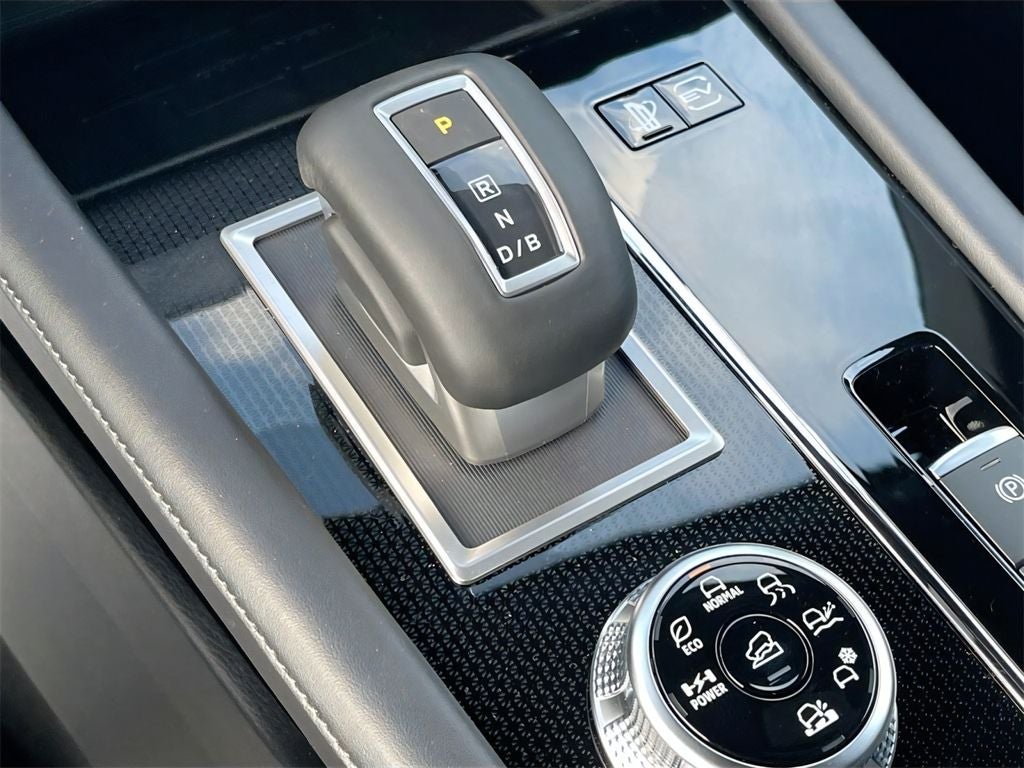 2025 Mitsubishi Outlander PHEV Base