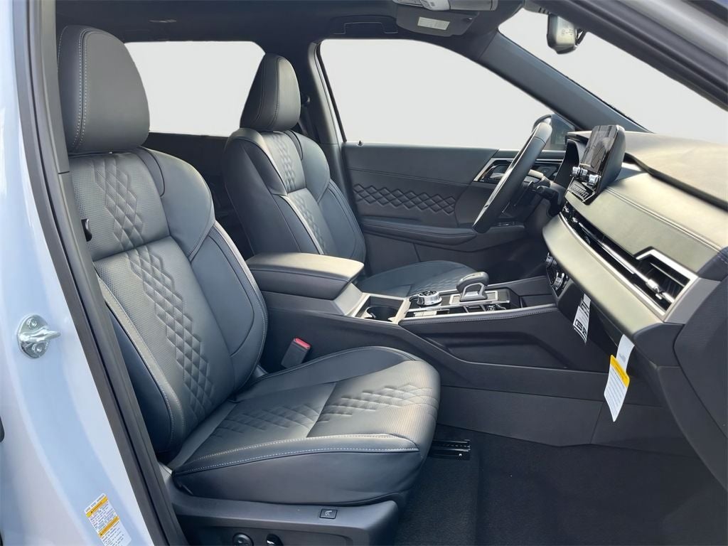 2025 Mitsubishi Outlander PHEV Base